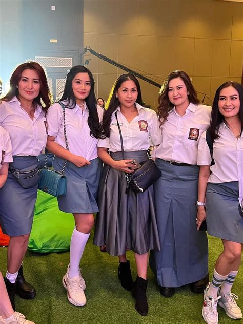 Bak Abg Kinyis Kinyis Ini Potret Hot Mama Pakai Seragam Sma Di Pesta