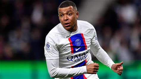 Angers Paris Saint Germain Mbappe Brace Edges Psg Closer To Ligue