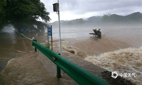 梅雨≠霉雨 暴力梅雨再度来袭 南方多地洪涝滑坡不断 图片频道