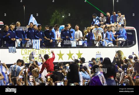 Fußball Argentinisches Team kommt nach dem Sieg der Weltmeisterschaft