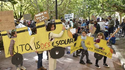 Las Familias De Caneto Llevan Su Protesta Ante Educaci N Sin Escuela