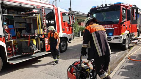 Rauchentwicklung In Wohnhaus In Ampfing Ruft Retter Auf Den Plan