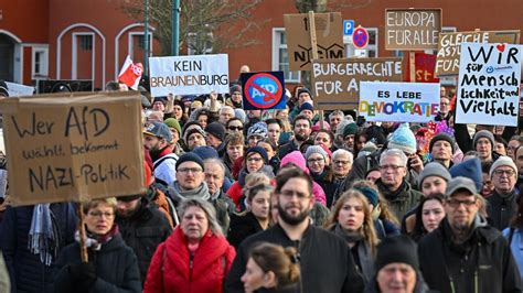 Extremismus Demonstranten Gegen Rechts Nie Wieder Ist Jetzt Zeit