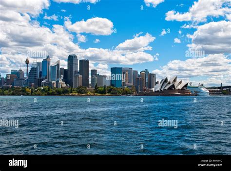 The city skyline of Sydney, Australia Stock Photo - Alamy