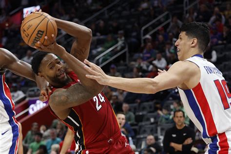 Bam Adebayo Hits Buzzer Beating 3 Pointer Heat Beat Pistons Reuters