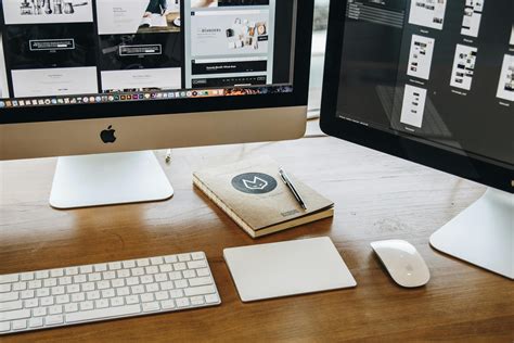 iMac on Desk · Free Stock Photo