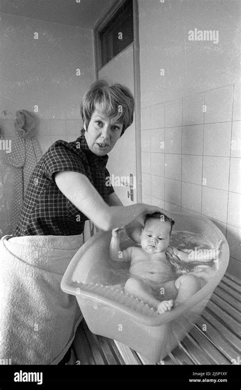 The Actress Maria Sebaldt With Her Daughter Automated Translation