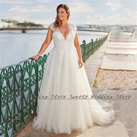 Robe de mariée en Tulle doux coupe trapèze manches cape col en V