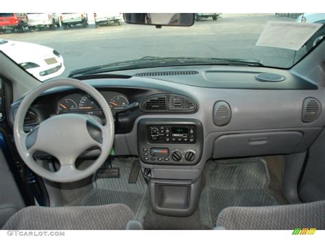 2000 Chrysler Voyager - Information and photos - MOMENTcar