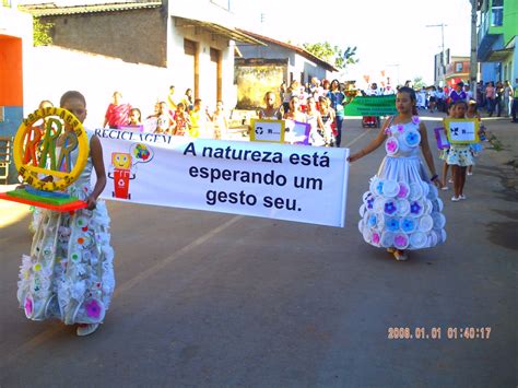 Criações Em Eva Reciclagemfotos Tema Apresentado No Desfile Cívico