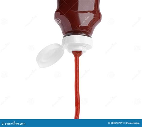 Derrame De Ketchup Vermelho Saboroso De Frasco Isolado Em Branco Imagem