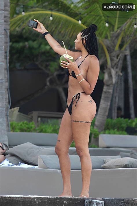 Liz Cambage Sexy Shows Off Her Amazing Body In A Hot Black Bikini While Vacationing In Tulum