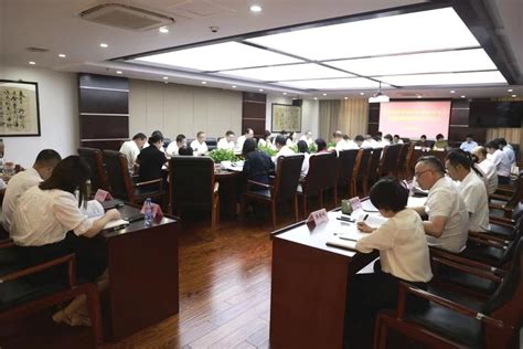 嘉职院召开党的政治建设专题会议