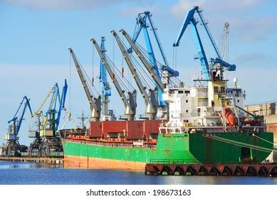 Cargo Ship Bulk Carrier Loading Cargo Stock Photo 198673163 | Shutterstock