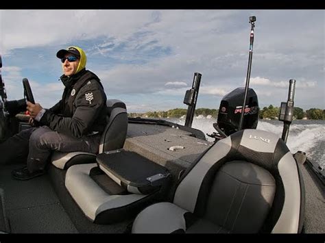 Lund 1875 Pro V Bass Boat On Plane In The Wind YouTube