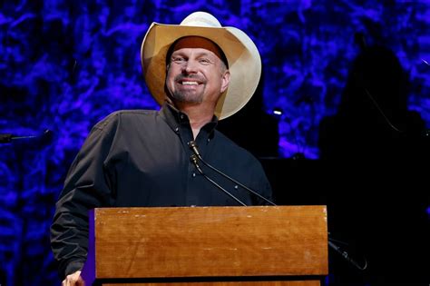 Garth Brooks Accusé De Viol Par Une Coiffeuse Qui Aurait Songé à Se