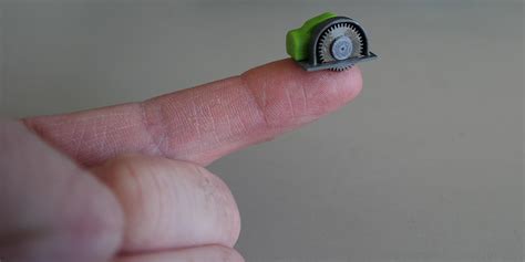 Man 3d Prints The Worlds Smallest Working Circular Saw And Its