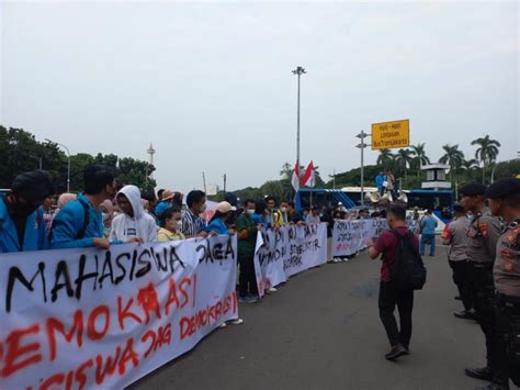 Sampaikan Semangat Jaga Demokrasi Mahasiswa Beri Dukungan Moral Ke