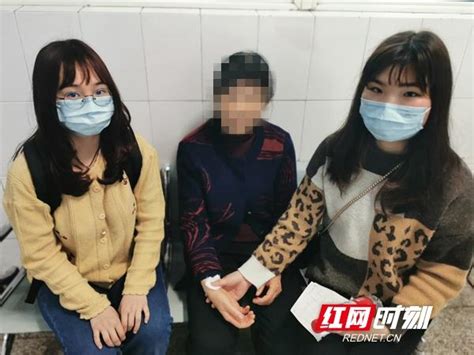 暖新闻｜老人公交车上突然晕倒 中南大学湘雅护理学院学生挺身相助 中南大学新闻网门户网站