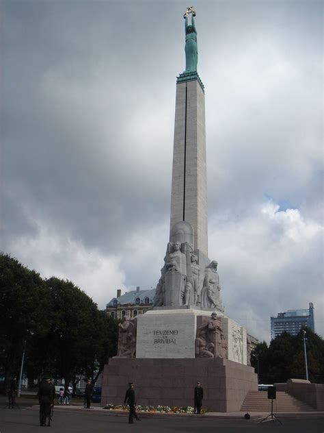 Riga Freedom Monument In 1991 There Were Barricades In R Flickr