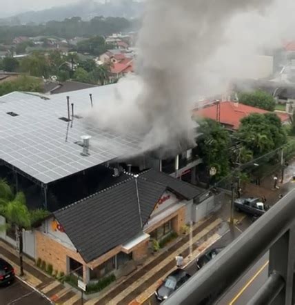 Bombeiros Voluntários combatem princípio de incêndio em padaria de