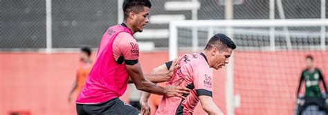 Vitória Realiza último Treino Antes De Embarcar Para Goiânia