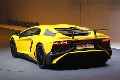 Lamborghini Aventador Lp Sv Debuts With Hp