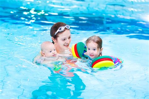 5 Benefits of Swimming Lessons for Toddlers