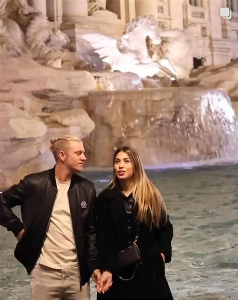 Alejandro Davidovich Fokina Proposes To His Girlfriend By The Trevi