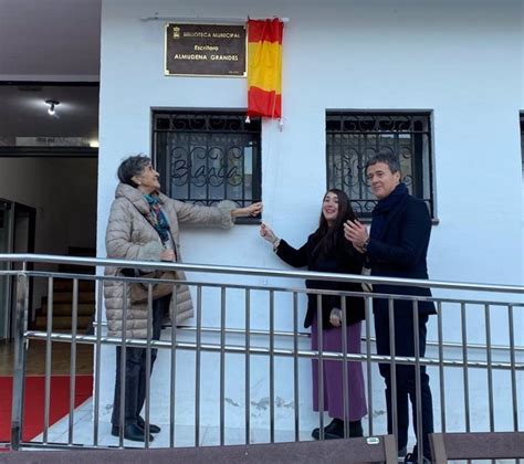 El Ayuntamiento De Blanca Rinde Homenaje A Almudena Grandes Poniendo Su