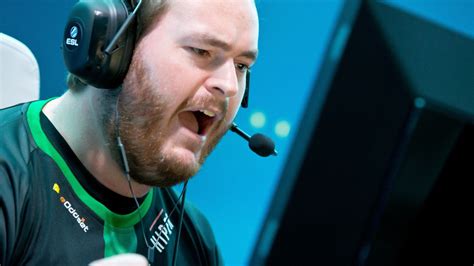 Pley of the Day: Stellar spray control by friberg in 1v4 clutch! - Pley