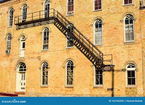 Edificio Viejo De La Escalera De La Salida De Incendios Foto De Archivo