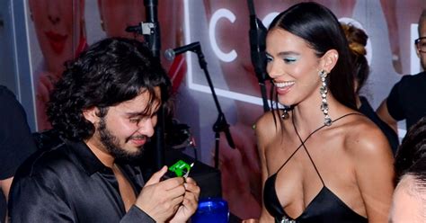 Bruna Marquezine Xolo Maridueña se derrete pela atriz em evento Fotos