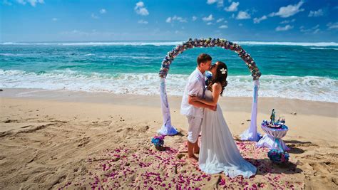 Beach Wedding On A Budget