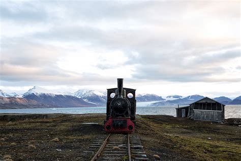 Norway Arctic Svalbard Islands Lure Tourists With Polar Bears