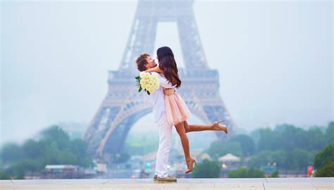 Best Way for a Romantic Honeymoon in Paris | Wowfare