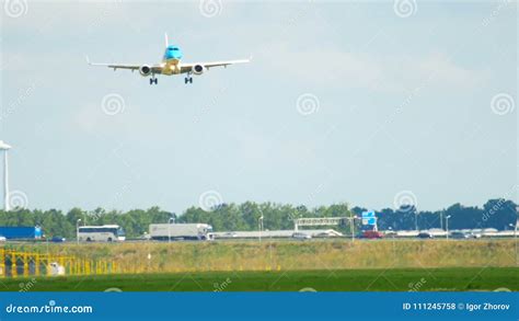 Aterrizaje De Embraer Del Cityhopper De Klm Metrajes V Deo De