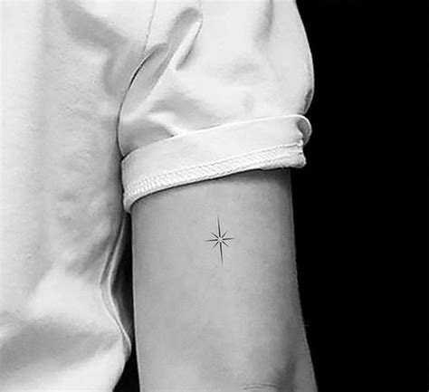 Tatuaje Estrellas Minimalista Hombre Circe Tattoo