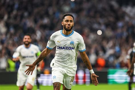 Aubameyang superstar de l OM les supporters à genoux Foot 01