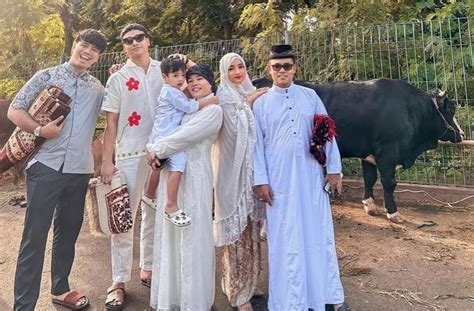 Potret Artis Bareng Hewan Kurban Didominasi Sapi