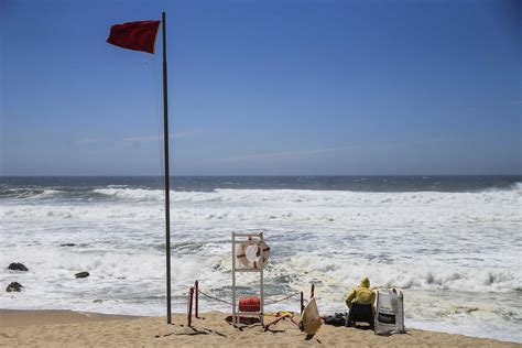 Praia Azul Em Matosinhos Interditada A Banhos