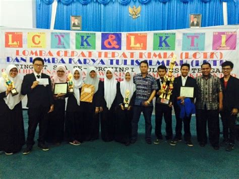 3 Grup SMA Al Azhar Palu Juara 1 2 Dan 3 Dalam Lomba Cepat Tepat Kimia