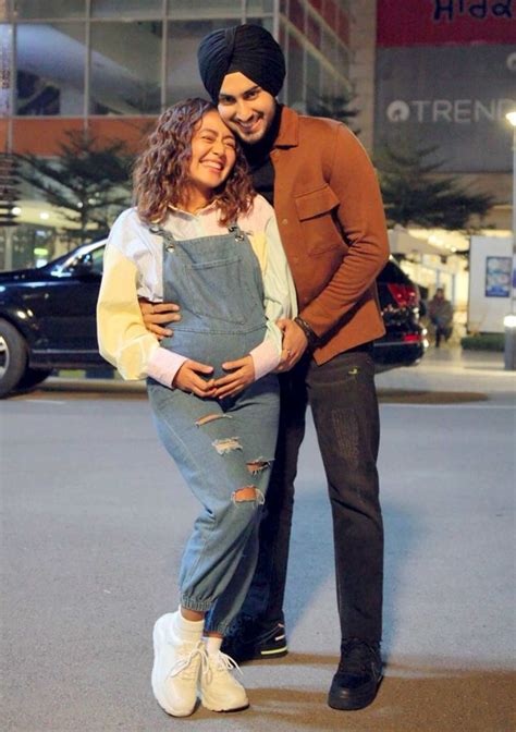 Neha Kakkar Pregnant - Neha Kakkar & Rohanpreet Singh Announce ...