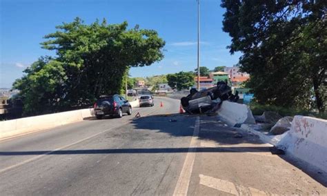 Bh Homem é Arremessado Para Fora De Carro Em Acidente No Anel