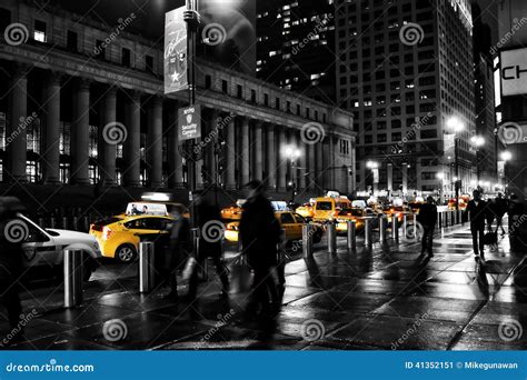 New York City Street Scene With The Famous Yellow Cab / Taxi Editorial ...