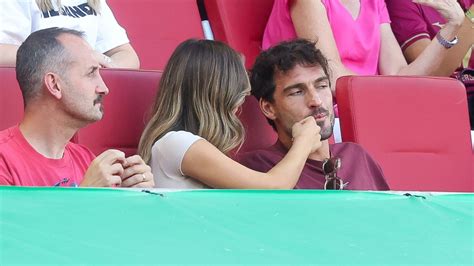 Mats Hummels Ex Bvb Star Zeigt Sich Vertraut Mit Model Nicola Cavanis