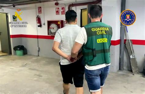 Ministerio Del Interior La Guardia Civil Detiene A Tres Huidos De La