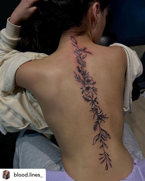 Spine Tattoos Worth Sitting Through Painful Sessions Floral Back