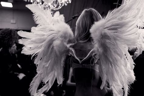 How To Make A Victoria Secret Wings Victoria Secret Angel Wings Diy File Pinterest Angel