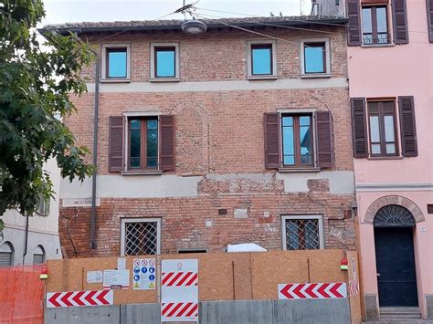 Cremona Sera Si Restaura La Casa Dei Messiroli In Piazza San Michele